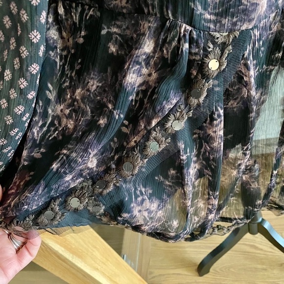 FREE PEOPLE—Vintage lace Dress …. Very cool , many beautiful details ! Size M 🌺 - Picture 7 of 8